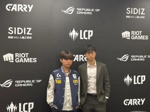 ▲CFO 主教練 Chawy、輔助 KINO 在決賽周前接受媒體採訪。（圖／記者張志浩攝）