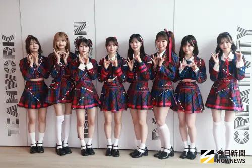 ▲AKB48成員工藤華純（左起）、千葉惠里、佐藤綺星、伊藤百花、八木愛月、山內瑞葵、川村結衣、橋本惠理子相隔7年來台，幫樂天桃猿開球。（圖／記者葉政勳攝）