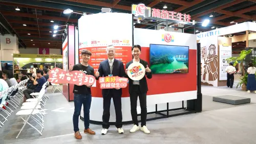 ▲（右起）葡萄王生技董事長曾盛麟、台灣永續能源研究基金會董事長簡又新大使、美力台灣3D協會趙文豪於亞太永續博覽會合影，共同響應永續理念，讓更多人看見台灣永續行動。（圖／品牌提供）