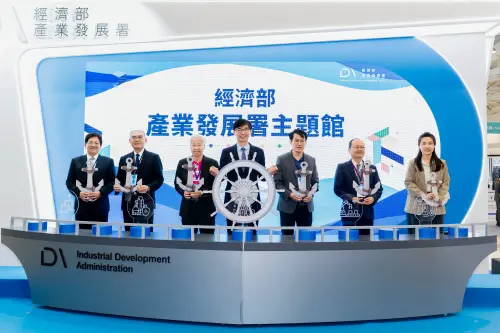 ▲經濟部產業發展署邱求慧署長（中）以及相關貴賓，參與2026亞灣新創大南方「經濟部產業發展署主題館」開館儀式。(圖／經濟部產業發展署提供)