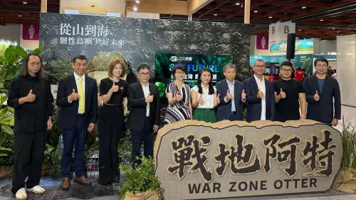 ▲遠雄建設永續長謝清林與永續共好夥伴於展區前合影，紀念攜手合作，共同發揮永續影響力的一刻。（圖／翻攝畫面）