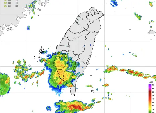 ▲受到西南風影響，中南部地區有局部短暫陣雨或雷雨發生機率，氣象署已經針對屏東、嘉義等5縣市發布豪雨特報。（圖／中央氣象署cwa.gov.tw）