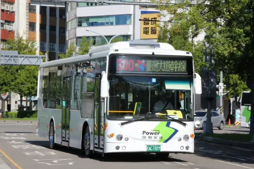 37輛新電巴上路　台灣大道轉型低碳專用道