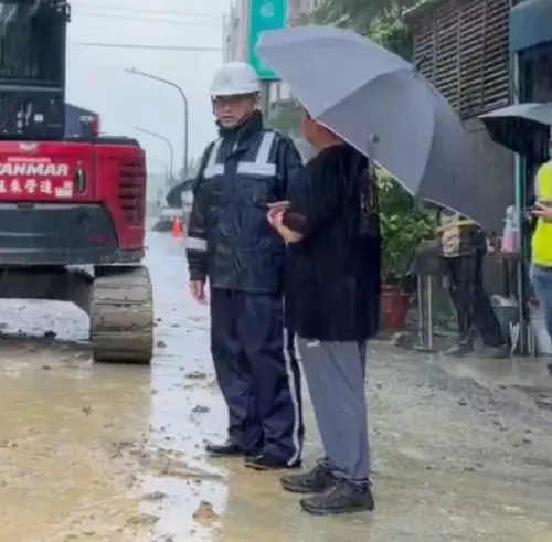 爭取小港松富街災損經費加速重建　賴瑞隆今再赴現地勘察