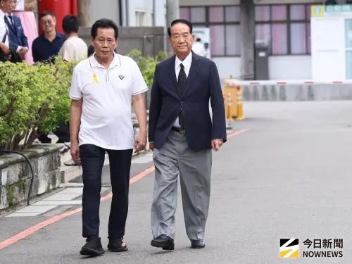 ▲宋楚瑜今也現身陳盈潔告別式。（圖／記者朱永強攝影）