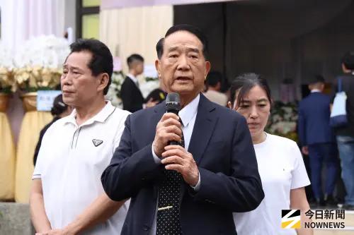 ▲今天看到現場許多粉絲、媒體，宋楚瑜（如圖）不捨表示：「她是值得我們懷念和讓我們珍惜的。」