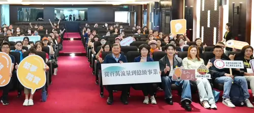 型男CEO探索成功路！高雄市政府勞工局舉辦職人分享講座