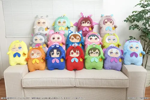 ▲最新「KOMADORI MOFUMOFU PARADE」系列商品將開放限量預購，16名偶像全變身毛茸茸大型玩偶。（圖／曼迪提供）