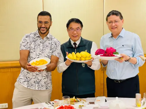 為台南芒果來台　黃偉哲攜手法國網紅直播行銷台南水果