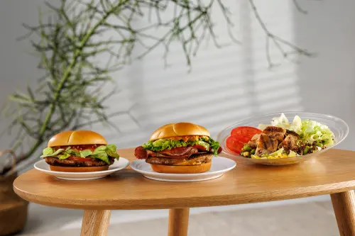 ▲香烙烤雞腿系列納入長期供應菜單。（圖／麥當勞mcdonalds.com）