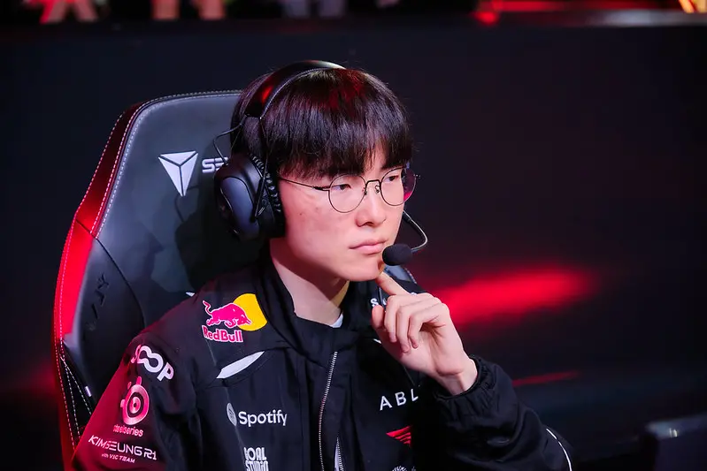 ▲LOL《英雄聯盟》各賽區的第三賽段激戰中，去年剛完成三連霸的 T1，目前也尚未確定晉級2026年 LOL 世界賽。（圖／LCK提供）