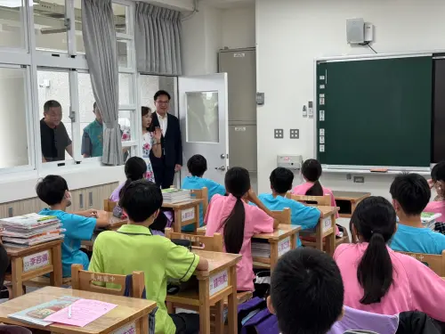 ▲高雄市議員林智鴻今（31）日在鳳翔國中學生上課情形。（圖／高雄市議員林智鴻辦公室提供）
