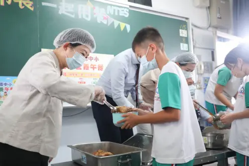 ▲台中市從8月31日開始，全面提供台中市國中小學生免費營養午餐(圖／市政府提供2026.8.31)