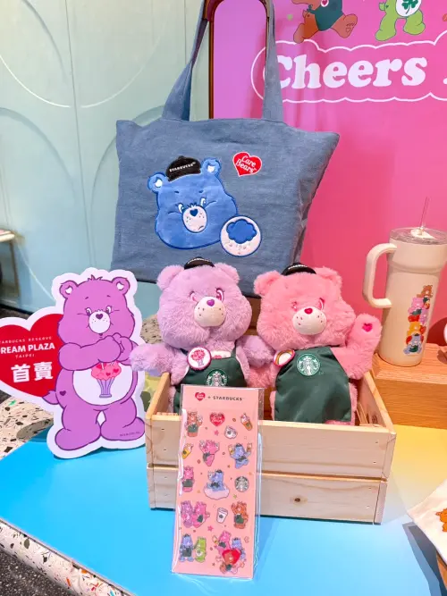 ▲星巴克Care Bears彩虹熊超萌。（圖／記者蕭涵云攝）