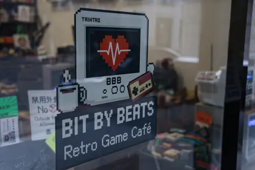 ▲店名「BBB」取自「Bit by Beats」，藏著「每一個位元，都讓我心跳」的浪漫寓意。（圖／記者朱永強攝）