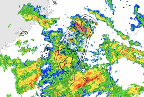 氣象署發布「大雷雨警戒」！新北、新竹國家級警報響了　慎防雷擊