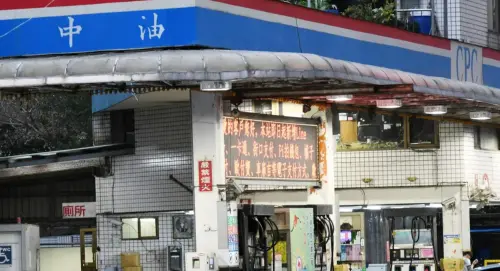 A gas station provides essential services for Taiwanese commuters. (TCN)