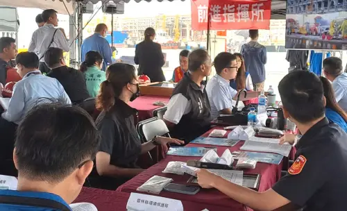 ▲海洋保育署與雲林縣政府共同舉辦的115年度雲林縣化學品污染緊急應變及麥寮港綜合演練活動，有中央、地方聯防，以及海洋保育署專業技術小組人員與會。(圖／海洋保育署提供)