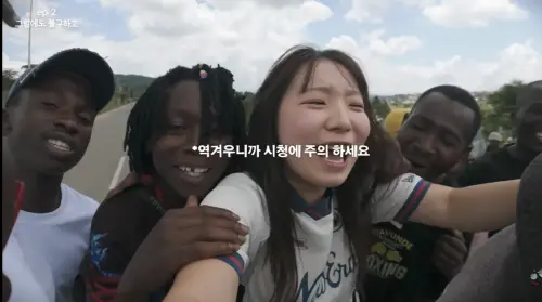 ▲安恩智氣到狂飆髒話，還直接在螢幕打上「因為很噁心，請小心觀看」的字幕。（圖／翻攝自모르는지YT）
