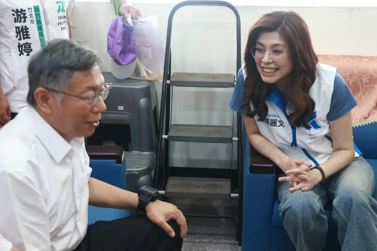 柯文哲、鄭麗文見面氣氛一度尷尬!被問談什麼乾笑:我佛慈悲