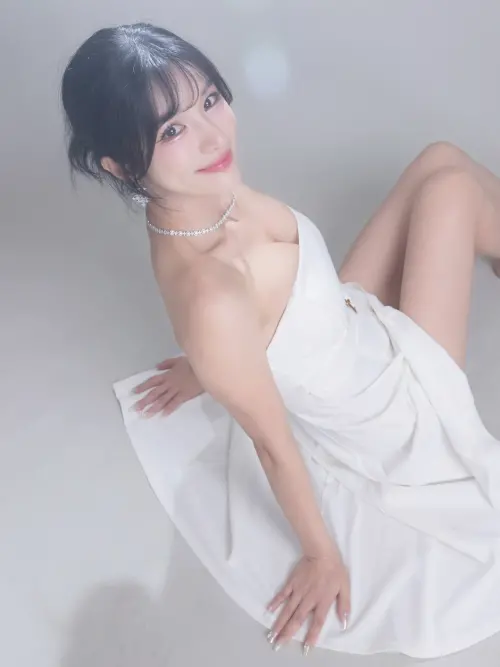 ▲林岱縈（如圖）擁有阿美族血統的精緻的五官，被譽為「零死角女神」，除了啦啦隊身分，還跨足演藝圈，在歌壇、戲劇圈都有作品，深受許多粉絲喜愛。（圖／岱縈臉書）