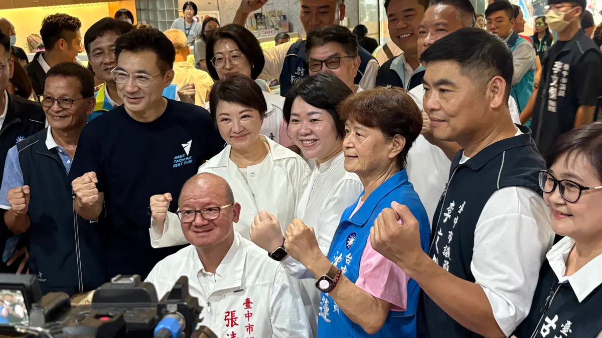 ▲台中市長盧秀燕與立法院副院長江啟臣，今天前往台中選委會，陪議長張清照、副議長顏莉敏辦理登記。（圖／記者顏幸如攝，2026.09.02）