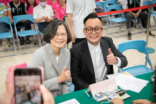 小英好忙！接任童子瑋競總主委陪登記　盼點亮基隆西岸