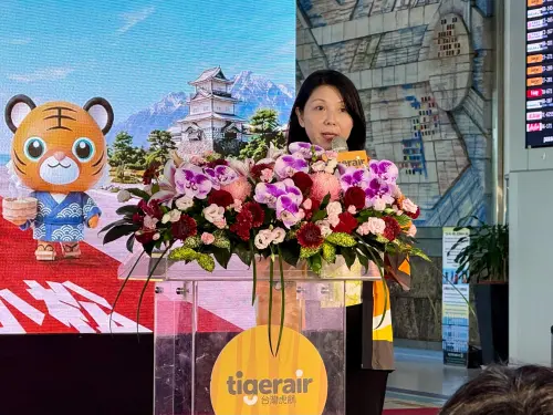 ▲台灣虎航董事長黃世惠，今於雙航線首航儀式上致詞。（圖／記者蕭涵云攝）