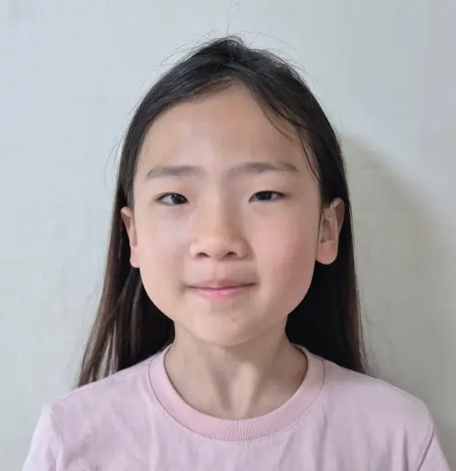 ▲韓國12歲的小學生金智溫（Kim Ji-on，音譯），運用生活觀察，將手機支架改造成緊急防毒面具，一舉擊敗眾多國高中生，勇奪韓國學生發明展覽會最高榮譽的「總統獎」。（圖／翻攝自韓國專利局）