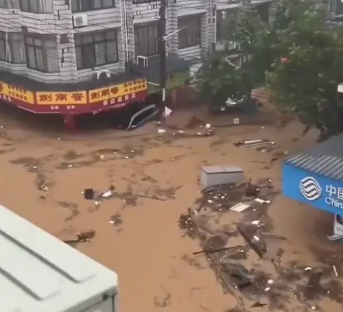 沙德爾颱風繞一圈又虐福建浙江！北側倒槽暴雨　兩地街道全淹