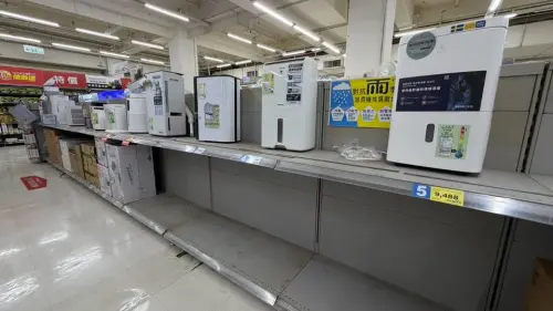 高雄賣場除濕機「貨架全空」缺貨！在地人認了：有生之年首見