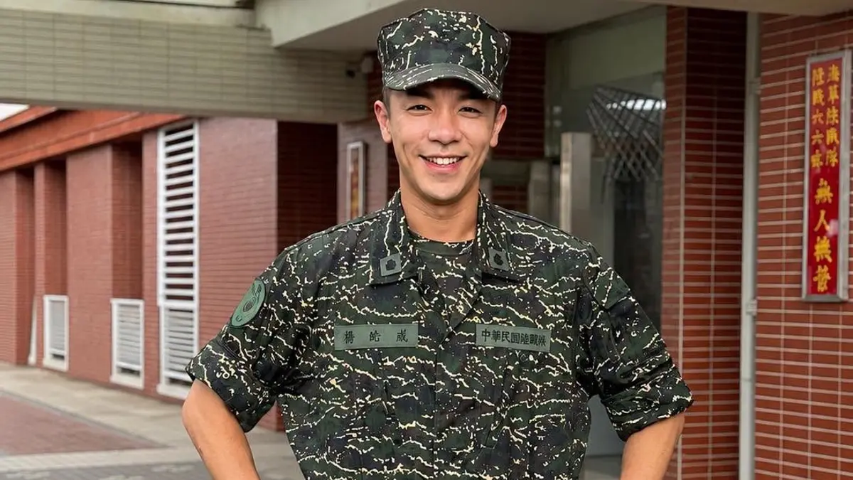 ▲楊皓崴（如圖）在九三軍人節曬出身穿海軍陸戰隊迷彩服的照片，回憶當年抽兵種的難忘經歷。（圖／翻攝自楊皓崴臉書）