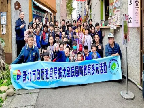 ▲柯俊益教官策辦全民國防寒假育樂營，引導學生從體驗中深化全民國防意識。 （圖／新北教育局提供）