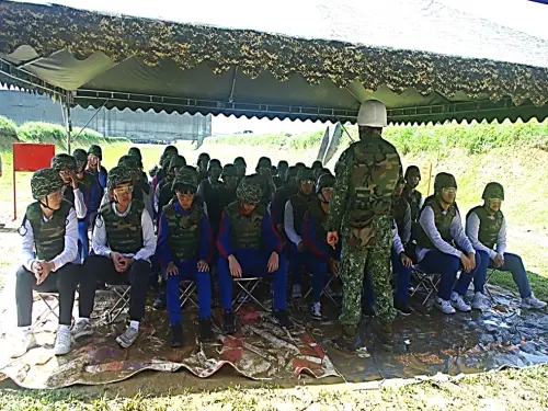 ▲新北高工辦理學生實彈射擊體驗活動，透過實際操作深化全民國防教育，提升學生國防意識。 （圖／新北教育局提供）