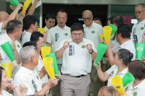 翁章梁完成交棒！蔡易餘登記參選嘉義縣長：賴清德、小英任主委