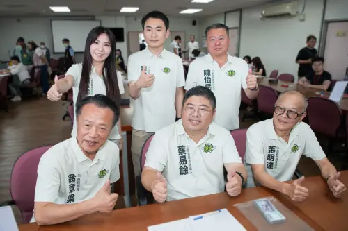 ▲蔡易餘今天登記參選嘉義縣長。（圖／蔡易餘辦公室提供）