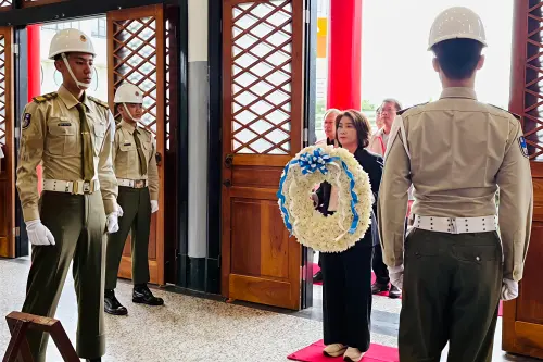 屏東秋祭追思先烈　周春米向陣亡將士致敬