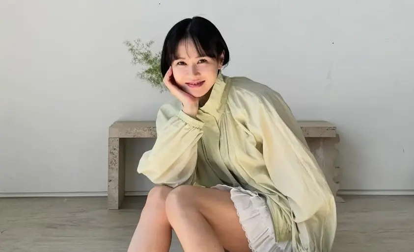 ▲孫藝真（如圖）近日被捕捉全家甜遊東京，4歲兒子緊黏媽媽，玄彬則變鬍渣男默默等老婆。（圖／翻攝自孫藝真IG@yejinhand）