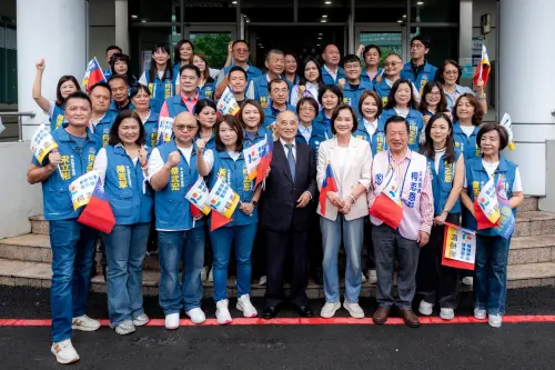 ▲前立法院長王金平及國民黨籍、民眾黨籍等友好議員皆共同到場力挺柯志恩。（圖／柯志恩競辦提供）