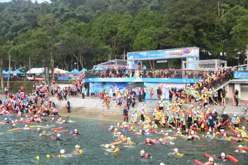 Swimmers take part in the 2023 Sun Moon Lake International Swimming Carnival (Nantou County Government official website)