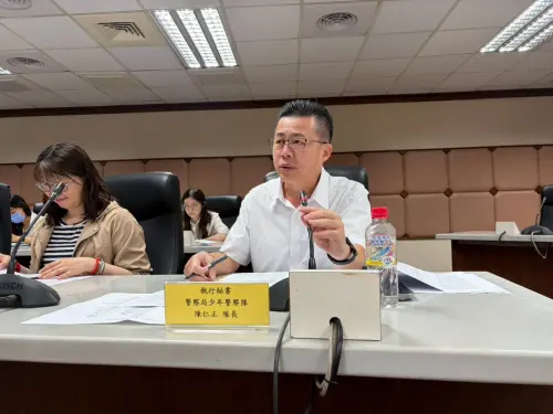 ▲少年警察隊隊長陳仁正代表警察局提出跨網絡合作策略，從「防毒、查毒、阻毒、輔導」四大面向強化少年毒品防制工作。（圖／高市警警少年隊提供）