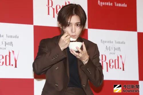 直擊／山田涼介台灣早餐開吃鹹豆漿！把悠遊卡叫「醬醬卡」秒道歉