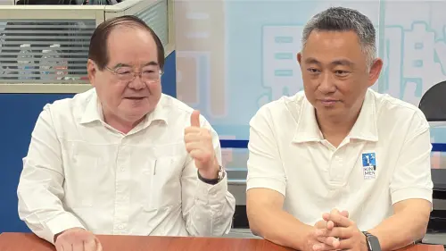 ▲李乾龍大讚楊鎮浯做了非常明智的決定，更形容是「忠孝兩全」。（圖／讀者提供）