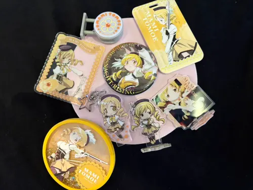 ▲巴麻美主題商品以代表性的黃色系設計，收錄多款經典角色造型。（圖／記者林若瑋攝）