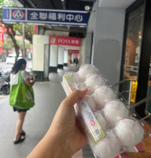 ▲內行人分享自己把運動部發放的50元抵用券拿去全聯換整盒雞蛋，超值划算引爆熱議。（圖/Threads）