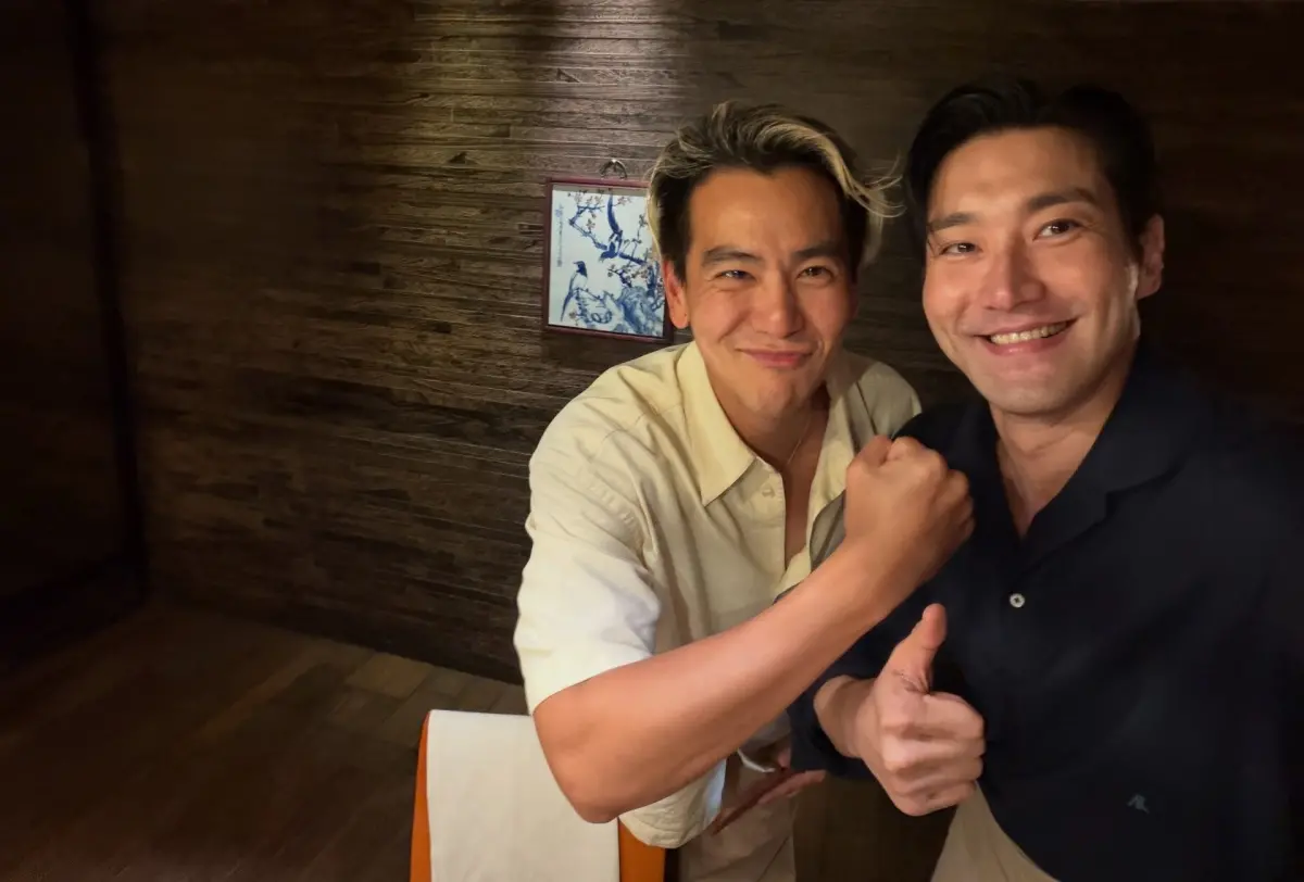 ▲台韓男神合體，始源（右）曬出與彭于晏（左）等人在台灣的聚餐照，不料竟被發現打錯1字，讓粉絲狂喊：「哥哥快改」。（圖／翻攝自始源Threads@siwonchoi）
