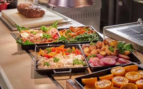 ▲台北凱撒大飯店Buffet「Checkers」推優惠，會員於9月的平日晚餐，可享有「雙人同行第2人享有1折優惠」。（圖／翻攝台北凱撒官網）