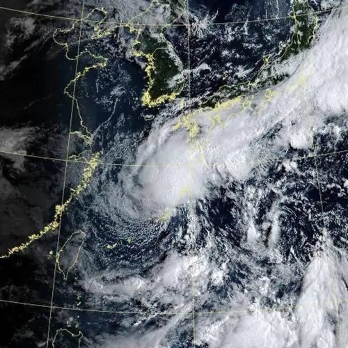 科羅旺颱風長大了！鄭明典揭共伴效應　各國路徑「大迴轉」衝日本