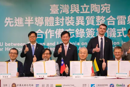 ▲林佳龍見證工研院與立陶宛雷射協會簽署合作備忘錄，未來將把立陶宛先進雷射技術導入半導體先進封裝。（圖／翻攝自林佳龍臉書）
