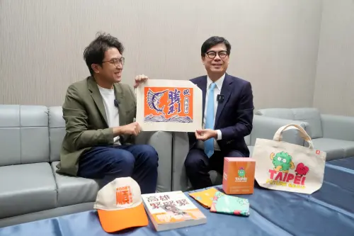 ▲沈伯洋向陳其邁請益AI城市等市政治理議題。（圖／沈伯洋辦公室提供）
